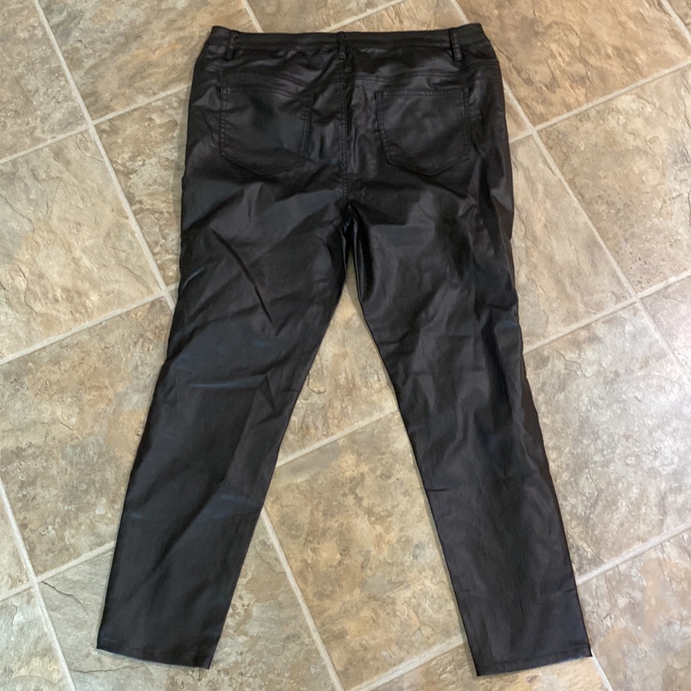 Hybrid&Company faux leather pants - Picture 4 of 4